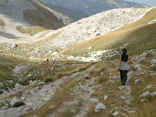 Monica walking back from Pilate's Lake (Photo  Copyright Michael Eldridge 2000)