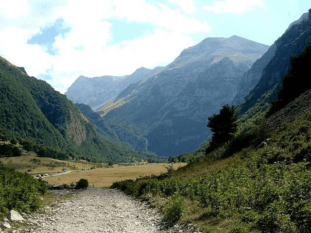 'The Aproach to Pilate's Lake before the ascent' (image copyright Mike Eldridge 2000)